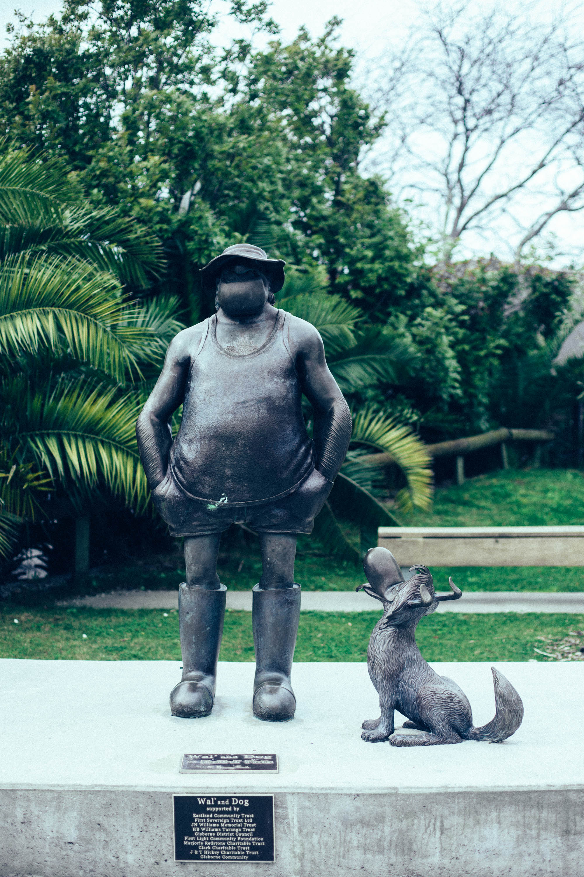Wal & Dog sculpture outside the library in Gisborne, NZ